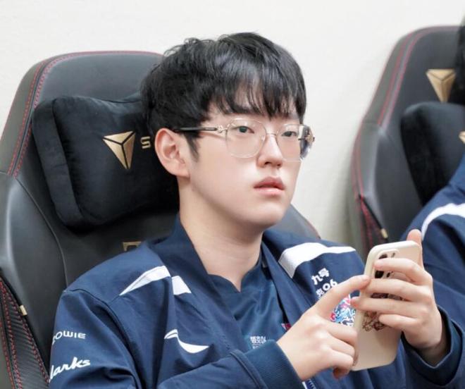 Scout重返赛场，出色发挥首场状态出色，西班牙队观众沸腾！